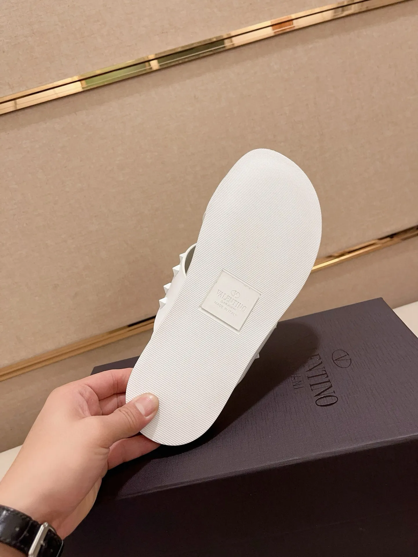 Men's shoes💰: 440💰[Valentino] New men's boutique slippers, counter quality, classic plaid, the actual workmanship is quite complex🔰The uppers are made of imported fabrics➕🐑Sheepskin lining, which tests the craftsman's craftsmanship➕original PU outsole. Size: 38-44 (45 can be customized, non-refundable)
